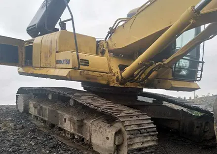 The problem of sluggish movement of the soil loosening cylinder of the Komatsu PC360-7 soil loosening machine has been resolved.