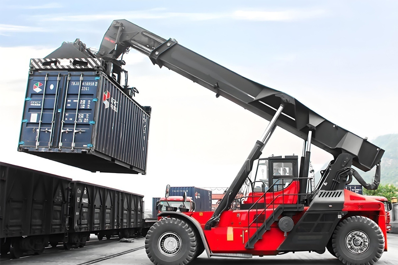 Hydraulic System Solutions for Cargo Cranes