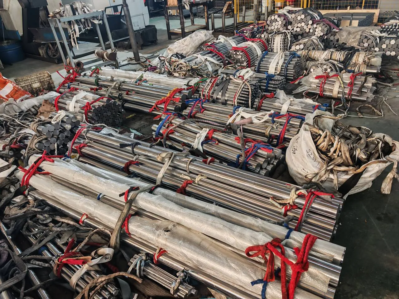 Final Check Complete: 20 Hydraulic Cylinders Ready for Ho Chi Minh City!